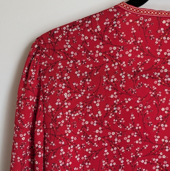 Max Studio Red White Floral Long Sleeve Wrap Style Blouse Large - Picture 12 of 15